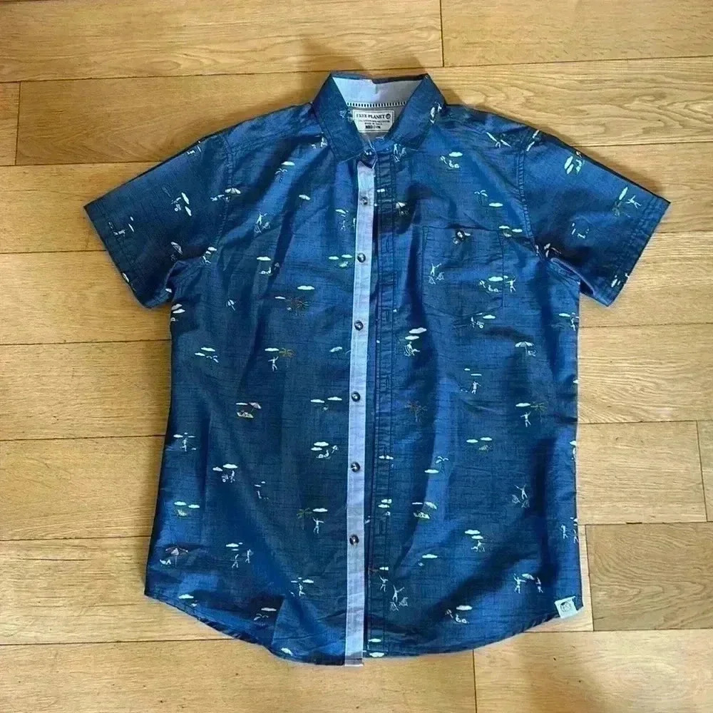 Free planet button up